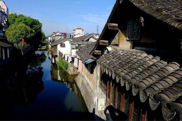 吴海峰到本号镇列席指导本号村党支部主题教育专题组织生活会并看望慰问老党员及驻村干部